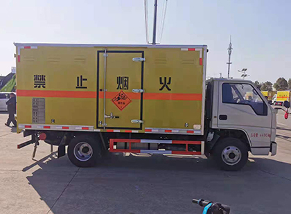 海棠爆破器材运输车技术升级与安全合规新趋势